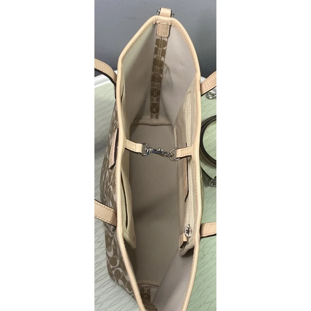 COACH Womens Signature Park Metro Dream C Tote Handbag Purse Tan &White 14x9x4‎